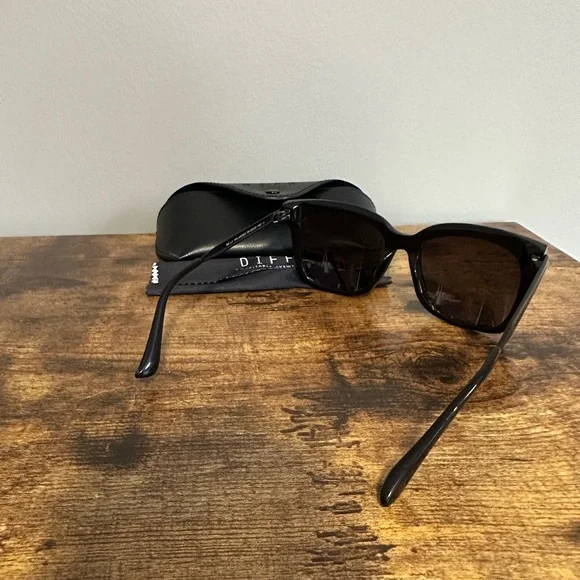 Diff Eyewear Black Sunglasses with Case - Picture 9 of 12